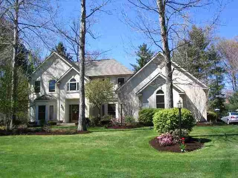 30 Siena Dr, Clifton Park, NY 12065 photo 1