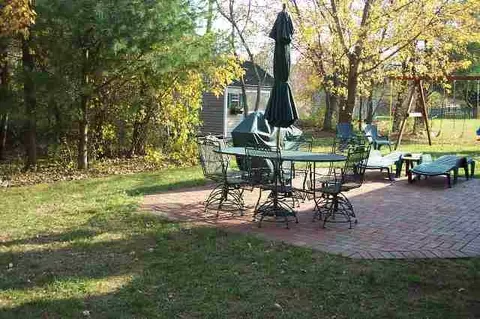34 Manor Dr, Glenmont, NY 12077 photo 2