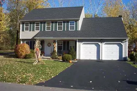 34 Manor Dr, Glenmont, NY 12077 photo 1