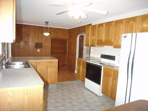 2 Delsmere Ave, Delmar, NY 12054 photo 3