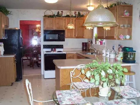 17 Trinity Pl, Selkirk, NY 12158 photo 3
