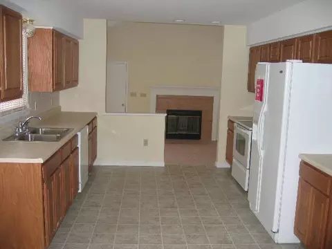 22 Lighthouse Dr, Halfmoon, NY 12188 photo 2