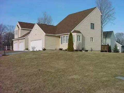 102 Cooks Ct, Clifton Park, NY 12065 photo 4