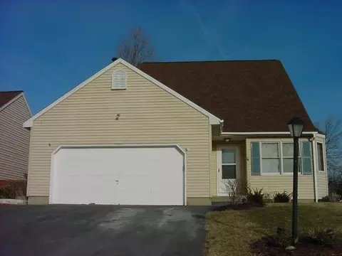 102 Cooks Ct, Clifton Park, NY 12065 photo 2