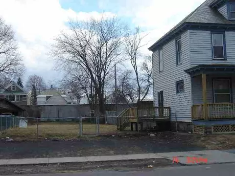14 Division St, Schenectady, NY 12304 photo 3