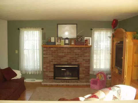 12 Jester Ct, Schenectady, NY 12304 photo 2