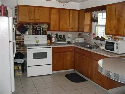 205 Lansing Rd, Schenectady, NY 12304 photo 3