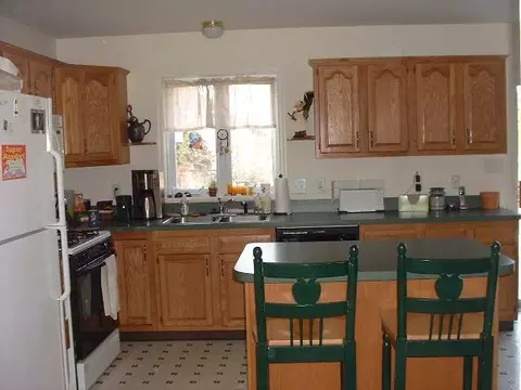 5 Harwick Dr, Glenmont, NY 12077 photo 3