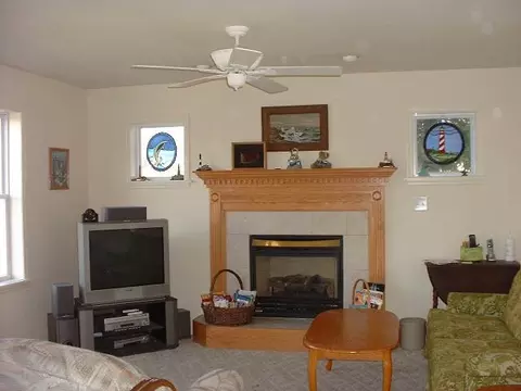 5 Harwick Dr, Glenmont, NY 12077 photo 2