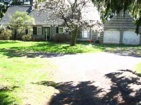 111 Simmons Rd, Glenmont, NY 12077 photo 1