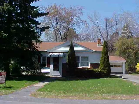 523 Clayton Rd, Schenectady, NY 12304 photo 1