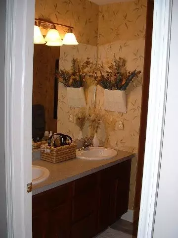 18 Hedgerose Ln, Delmar, NY 12054 photo 3