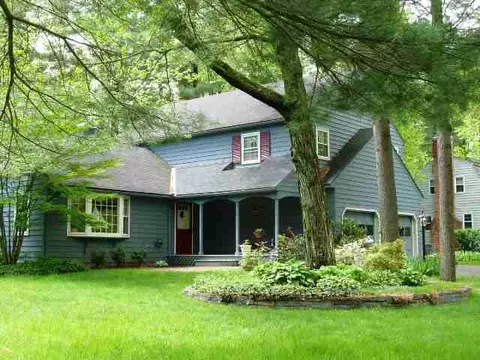 6 Olde Coach Rd, Glenmont, NY 12077 photo 1