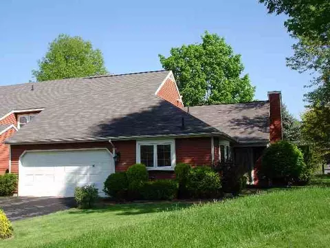 17 Quincy Ct, Glenmont, NY 12077 photo 2