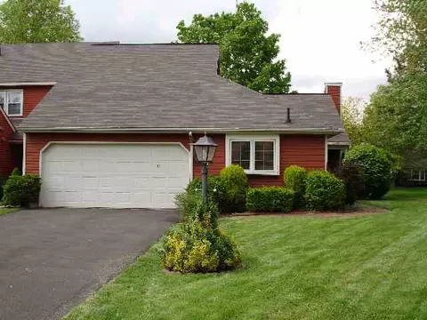 17 Quincy Ct, Glenmont, NY 12077 photo 1