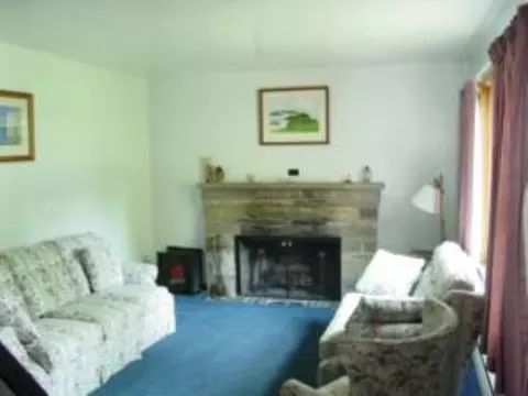 22 Beverly Dr, Albany, NY 12203 photo 2