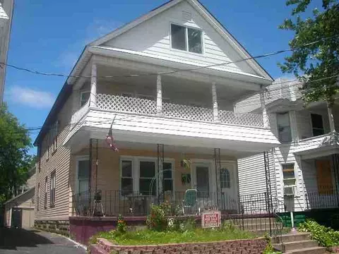 8 Hawk St, Schenectady, NY 12307 photo 1