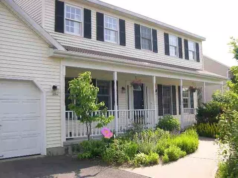 22 Harwick Dr, Glenmont, NY 12077 photo 8