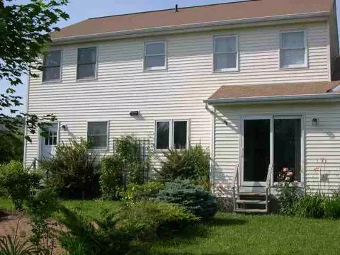 22 Harwick Dr, Glenmont, NY 12077 photo 3