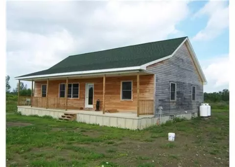 686 N Green Rd, Sprakers, NY 12166 photo 2