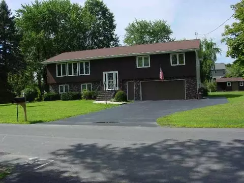 43 Mccombe Dr, Delmar, NY 12054 photo 1