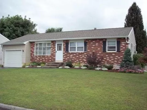 2 Adare Rd, Troy, NY 12180 photo 1