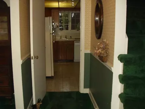 36 Cherry Ave, Delmar, NY 12054 photo 5