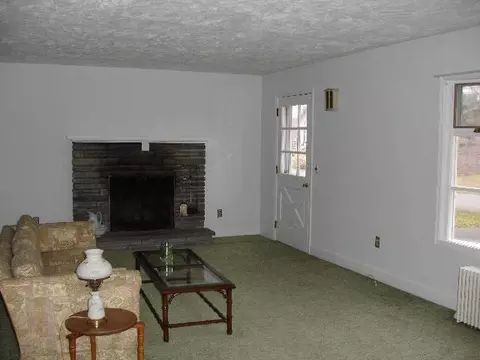 8 Albright Pl, Delmar, NY 12054 photo 2
