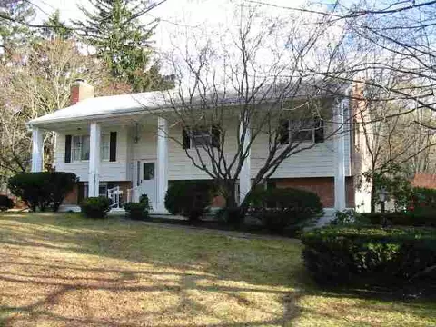 4 Bain Dr, Delmar, NY 12054 photo 1