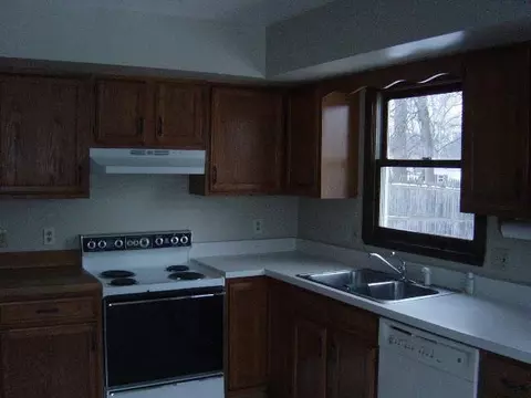 357 Manchester Rd, Schenectady, NY 12304 photo 4