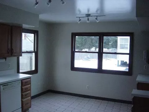 357 Manchester Rd, Schenectady, NY 12304 photo 3