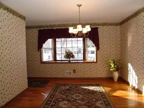 7 Drott Dr, Glenville, NY 12302 photo 3