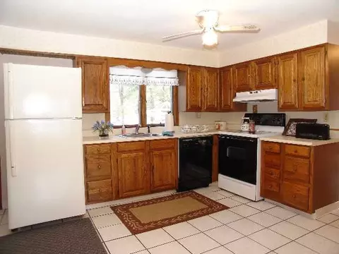 7 Drott Dr, Glenville, NY 12302 photo 2
