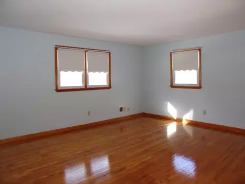 7 Drott Dr, Glenville, NY 12302 photo 8