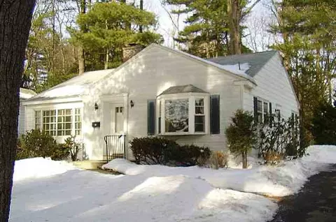 3 Brookside Dr, Delmar, NY 12054 photo 2