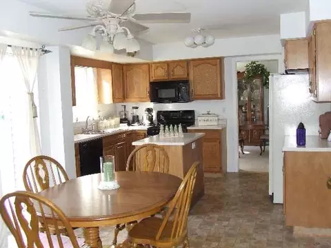 72 E Poplar Dr, Delmar, NY 12054 photo 4