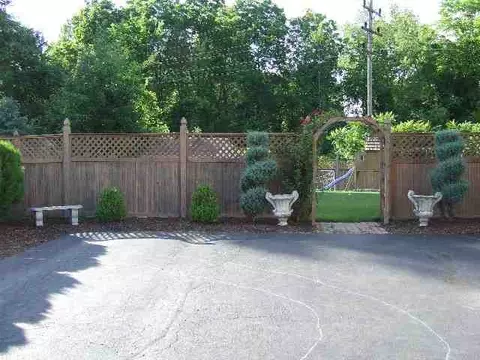 72 E Poplar Dr, Delmar, NY 12054 photo 2