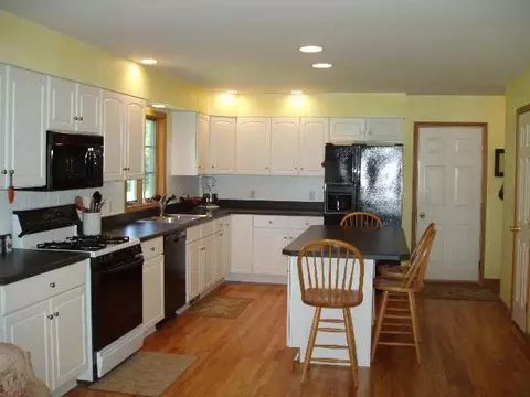 39 Rotterdam Dr, Glenmont, NY 12077 photo 3