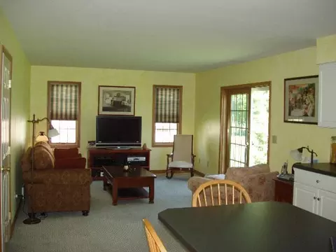 39 Rotterdam Dr, Glenmont, NY 12077 photo 4