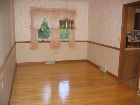 57 Hancock Dr, Glenmont, NY 12077 photo 3