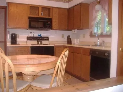 57 Hancock Dr, Glenmont, NY 12077 photo 4