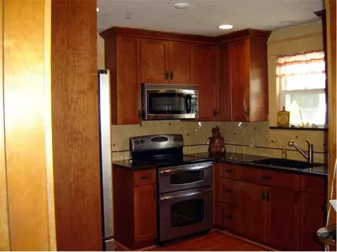 746 Decamp Ave, Schenectady, NY 12309 photo 2
