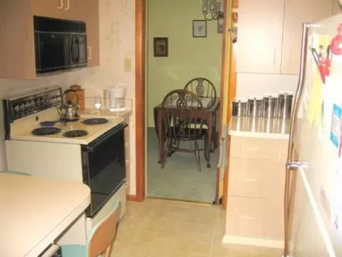 19 Collins Pl, Albany, NY 12208 photo 6