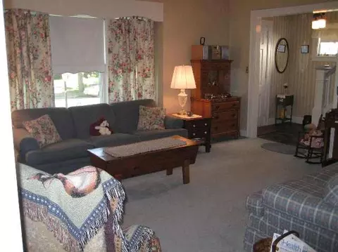 1154 Phoenix Ave, Schenectady, NY 12308 photo 2