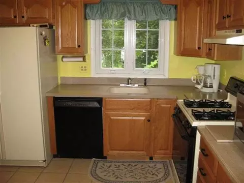 35 Windmill Dr, Glenmont, NY 12077 photo 4