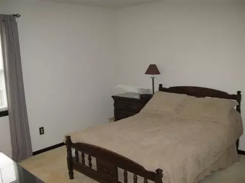 35 Windmill Dr, Glenmont, NY 12077 photo 9