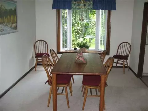 35 Windmill Dr, Glenmont, NY 12077 photo 3