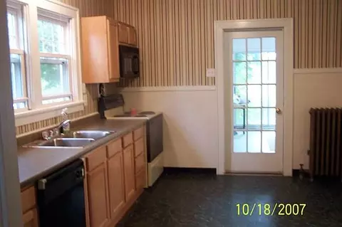 418 Robinson St, Schenectady, NY 12304 photo 7