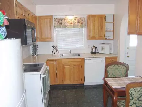 7 Bender Ln, Delmar, NY 12054 photo 2