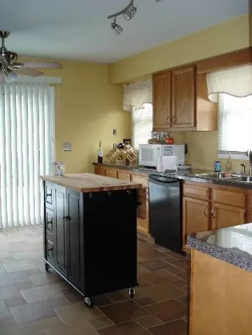 15 Jester Ct, Schenectady, NY 12304 photo 2